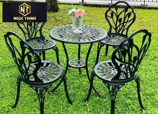BỘ BÀN SẮT ĐỂ NGOÀI VƯỜN GIÁ RẺ